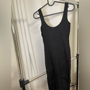 Black bodycon dress